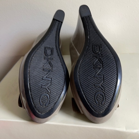 6.5 size Barbara by DKNY wedges shoes in patent leather. New - Picture 4 of 5